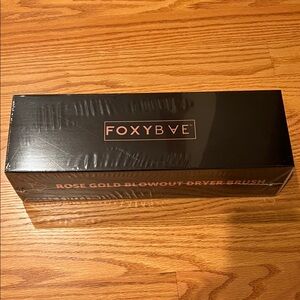 NWT FoxyBae Rose Gold Blowout Dryer Brush